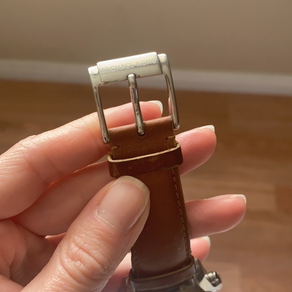 Genuine Calfskin Leather Michael Kors Watch - Picture 8 of 8